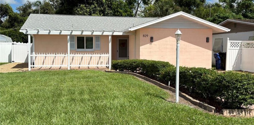 House in Venice, Florida 3 bedrooms, 117.8 sq.m. № 1881422