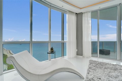 Condo in Sunny Isles Beach, Florida, 3 bedrooms  № 1975932 - photo 23