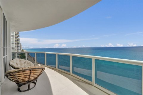 Condo in Sunny Isles Beach, Florida, 3 bedrooms  № 1975932 - photo 27