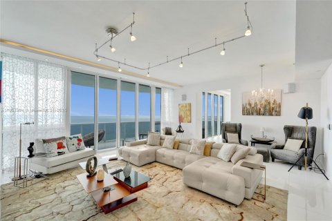 Condo in Sunny Isles Beach, Florida, 3 bedrooms  № 1975932 - photo 10