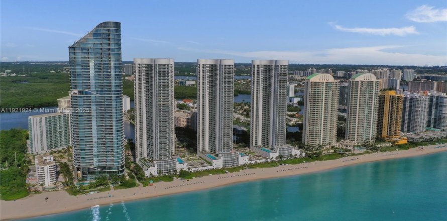 Condo in Sunny Isles Beach, Florida, 3 bedrooms  № 1975932