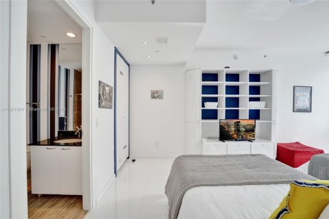 Condo in Sunny Isles Beach, Florida, 3 bedrooms  № 1975932 - photo 19