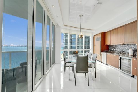 Condo in Sunny Isles Beach, Florida, 3 bedrooms  № 1975932 - photo 11