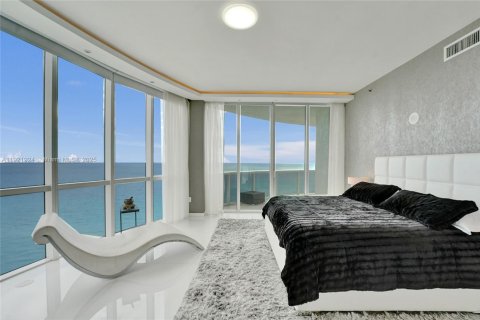 Condo in Sunny Isles Beach, Florida, 3 bedrooms  № 1975932 - photo 22