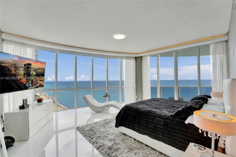 Condo in Sunny Isles Beach, Florida, 3 bedrooms  № 1975932 - photo 21