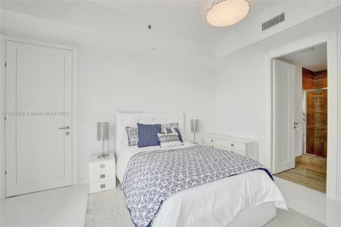 Condo in Sunny Isles Beach, Florida, 3 bedrooms  № 1975932 - photo 16