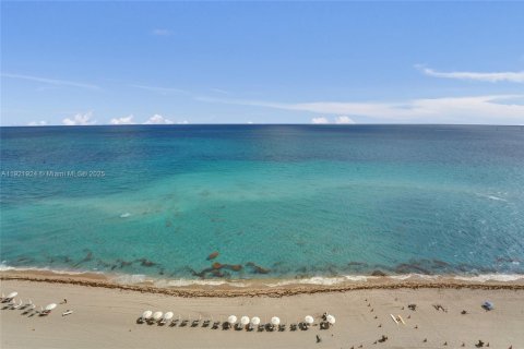 Condo in Sunny Isles Beach, Florida, 3 bedrooms  № 1975932 - photo 29