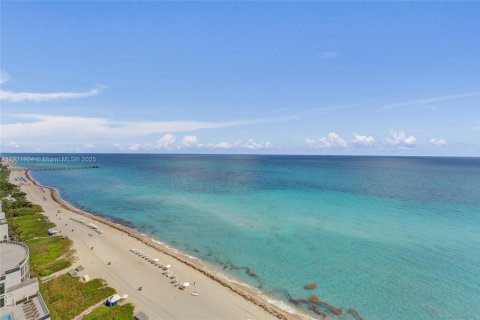 Condo in Sunny Isles Beach, Florida, 3 bedrooms  № 1975932 - photo 28