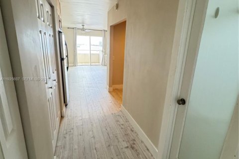 Copropriété à louer à North Bay Village, Floride: 41.16 m2 № 1984055 - photo 11