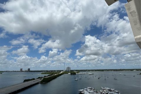 Copropriété à louer à North Bay Village, Floride: 41.16 m2 № 1984055 - photo 13