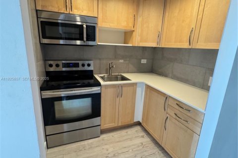 Copropriété à louer à North Bay Village, Floride: 41.16 m2 № 1984055 - photo 1