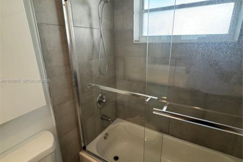 Copropriété à louer à North Bay Village, Floride: 41.16 m2 № 1984055 - photo 10