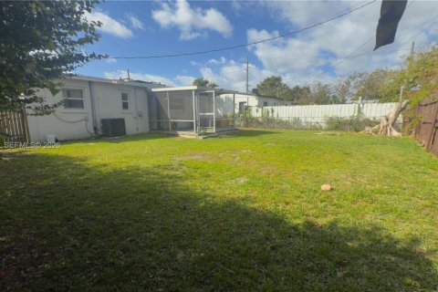 Снять в аренду виллу или дом в Норт-Майами-Бич, Флорида 3 спальни, 89.65м2, № 2051329 - фото 21