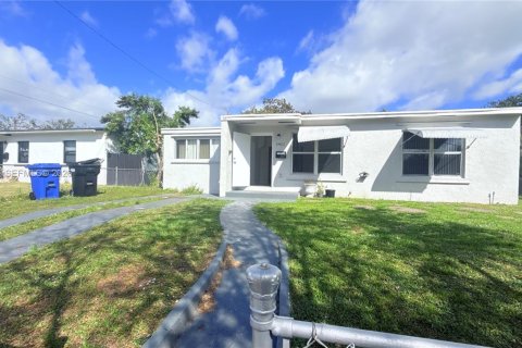 Снять в аренду виллу или дом в Норт-Майами-Бич, Флорида 3 спальни, 89.65м2, № 2051329 - фото 22