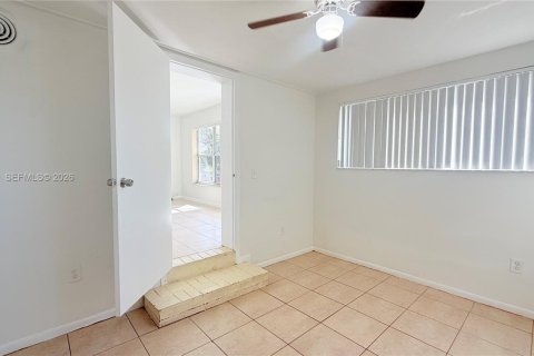 Снять в аренду виллу или дом в Норт-Майами-Бич, Флорида 3 спальни, 89.65м2, № 2051329 - фото 15