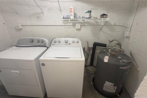 Снять в аренду виллу или дом в Норт-Майами-Бич, Флорида 3 спальни, 89.65м2, № 2051329 - фото 6