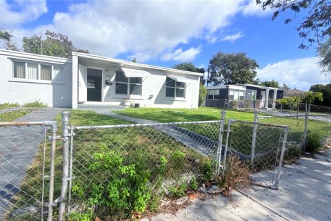 Дом в Норт-Майами-Бич, Флорида 3 спальни, 89.65м2 № 2051329