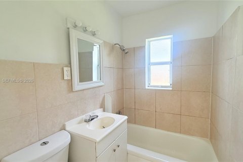 Снять в аренду виллу или дом в Норт-Майами-Бич, Флорида 3 спальни, 89.65м2, № 2051329 - фото 10