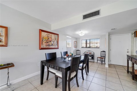 Condominio en venta en Miami, Florida, 2 dormitorios, 91.51 m2 № 2034670 - foto 3