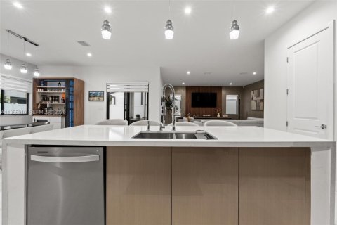 Villa ou maison à vendre à Doral, Floride: 5 chambres, 319.21 m2 № 2009858 - photo 13