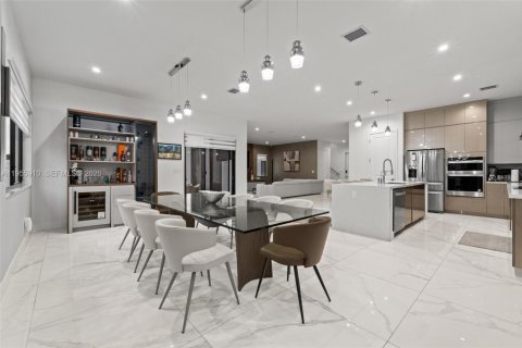 Villa ou maison à vendre à Doral, Floride: 5 chambres, 319.21 m2 № 2009858 - photo 15