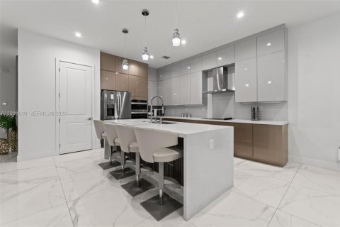 Villa ou maison à vendre à Doral, Floride: 5 chambres, 319.21 m2 № 2009858 - photo 9