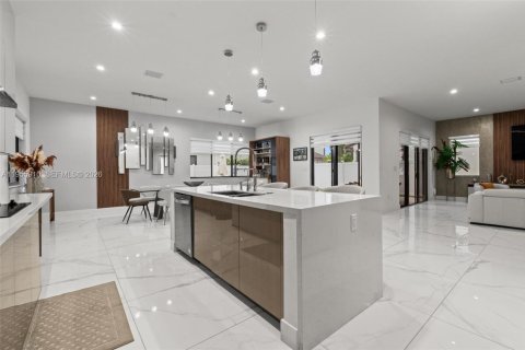 Villa ou maison à vendre à Doral, Floride: 5 chambres, 319.21 m2 № 2009858 - photo 10