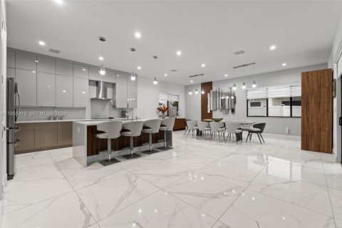 Villa ou maison à vendre à Doral, Floride: 5 chambres, 319.21 m2 № 2009858 - photo 16