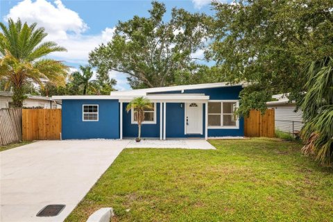 House in Tampa, Florida 3 bedrooms, 101.26 sq.m. № 1893790 - photo 1
