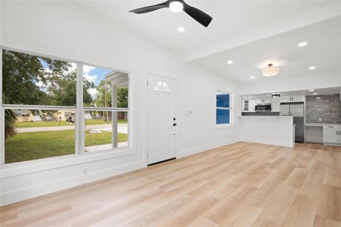 House in Tampa, Florida 3 bedrooms, 101.26 sq.m. № 1893790 - photo 4