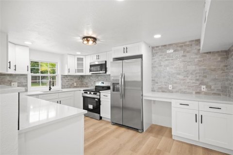 House in Tampa, Florida 3 bedrooms, 101.26 sq.m. № 1893790 - photo 8