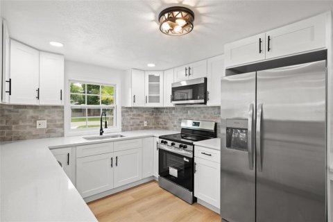 House in Tampa, Florida 3 bedrooms, 101.26 sq.m. № 1893790 - photo 10