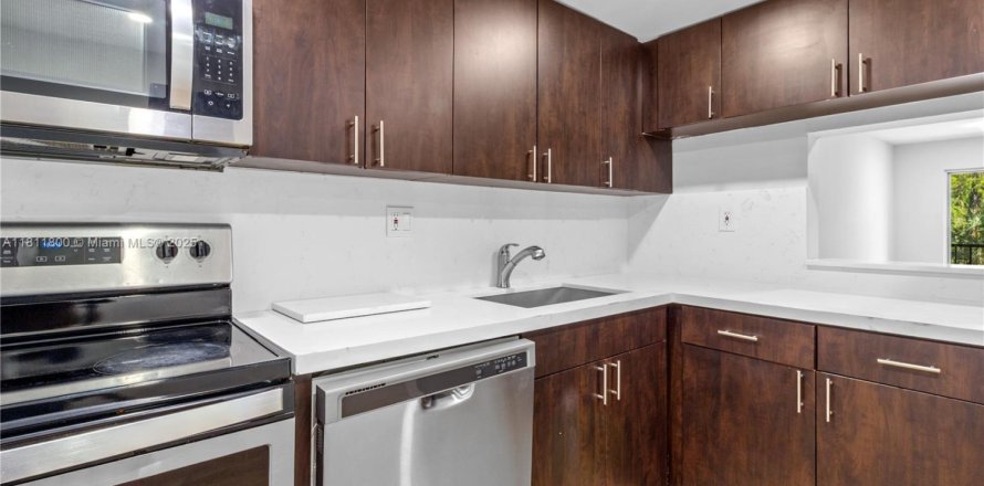 Condominio en Tamarac, Florida, 2 dormitorios  № 1761689