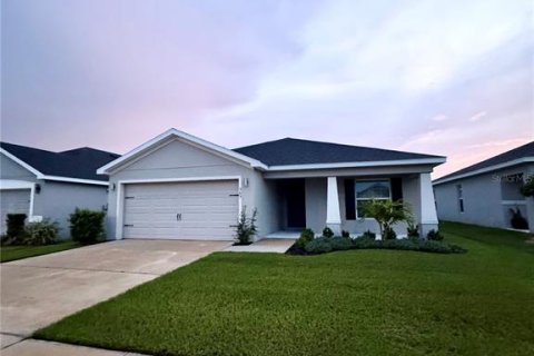 Casa en alquiler en Winter Haven, Florida, 4 dormitorios, 160.72 m2 № 1784590 - foto 1