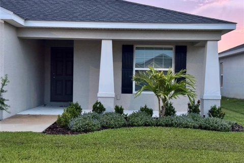 Villa ou maison à louer à Winter Haven, Floride: 4 chambres, 160.72 m2 № 1784590 - photo 2