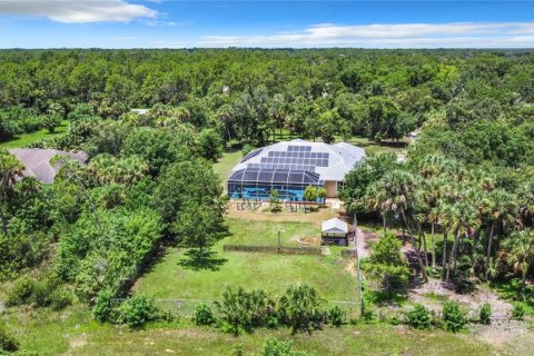 House in North Port, Florida 4 bedrooms, 240.06 sq.m. № 1798254 - photo 8
