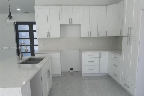 House in Lehigh Acres, Florida 4 bedrooms № 1752803 - photo 10