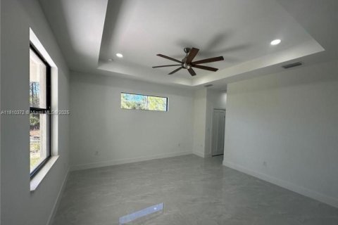 House in Lehigh Acres, Florida 4 bedrooms № 1752803 - photo 12
