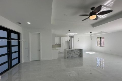 House in Lehigh Acres, Florida 4 bedrooms № 1752803 - photo 6