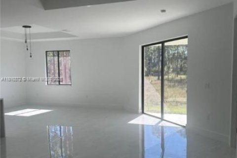 House in Lehigh Acres, Florida 4 bedrooms № 1752803 - photo 8