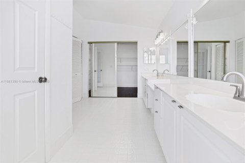 Villa ou maison à louer à Boca Raton, Floride: 5 chambres, 259.38 m2 № 1931053 - photo 21