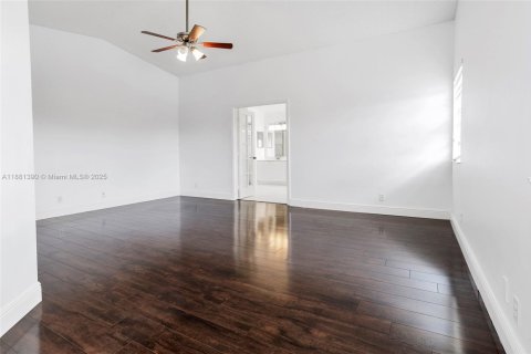 Villa ou maison à louer à Boca Raton, Floride: 5 chambres, 259.38 m2 № 1931053 - photo 18