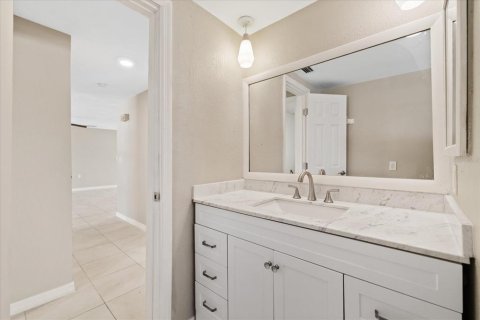 House in New Port Richey, Florida 3 bedrooms, 170.94 sq.m. № 2324367 - photo 27