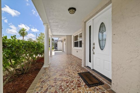 House in New Port Richey, Florida 3 bedrooms, 170.94 sq.m. № 2324367 - photo 7