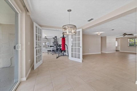 House in New Port Richey, Florida 3 bedrooms, 170.94 sq.m. № 2324367 - photo 18