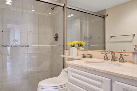 Condo in Key Biscayne, Florida, 3 bedrooms  № 2015683 - photo 21