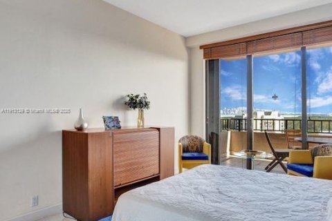 Condo in Key Biscayne, Florida, 3 bedrooms  № 2015683 - photo 18