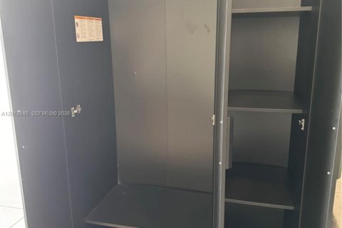 Снять в аренду коммерческую недвижимость в Холливуд, Флорида № 2075978 - фото 4