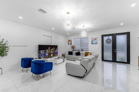 Купить виллу или дом в Майами, Флорида 5 спален, 245.08м2, № 2062900 - фото 8