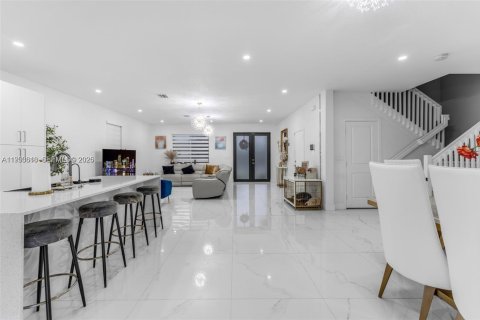 Купить виллу или дом в Майами, Флорида 5 спален, 245.08м2, № 2062900 - фото 13